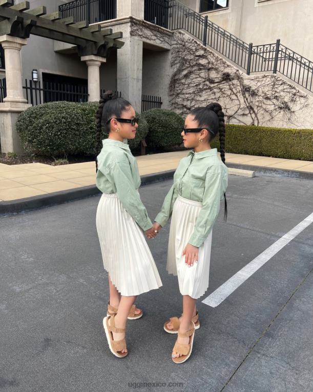 castaña 00NF1703 UGG niños estrella dorada